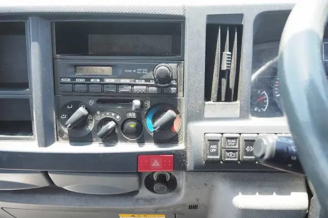 いすゞ エルフ BKG-NHR85AN(2WD)の写真46