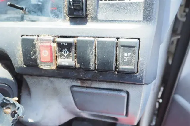 いすゞ エルフ BKG-NHR85AN(2WD)の写真49