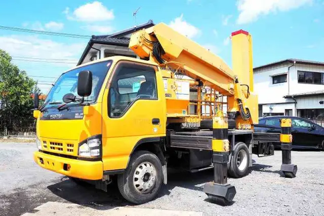 いすゞ エルフ PA-NPR81N(2WD)の写真1