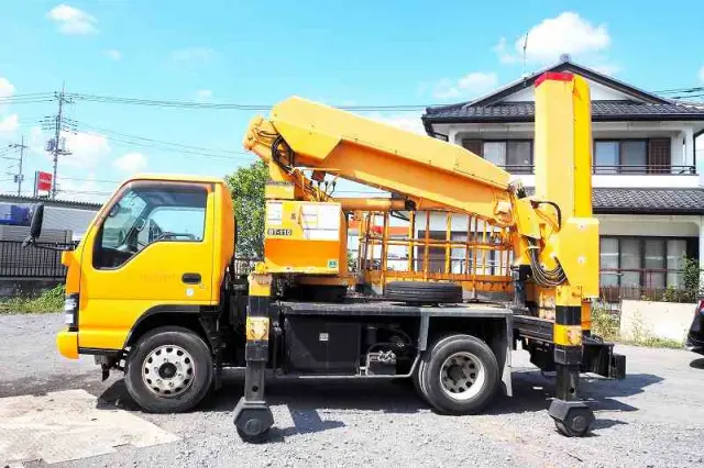 いすゞ エルフ PA-NPR81N(2WD)の写真2