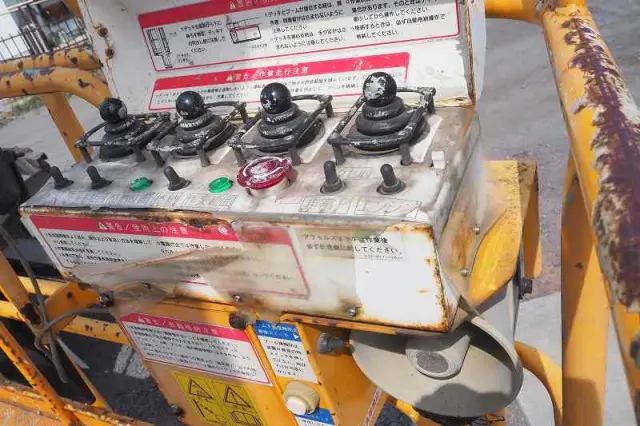 いすゞ エルフ PA-NPR81N(2WD)の写真16