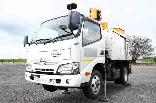 日野 デュトロ TKG-XZU675M(4WD)の写真1