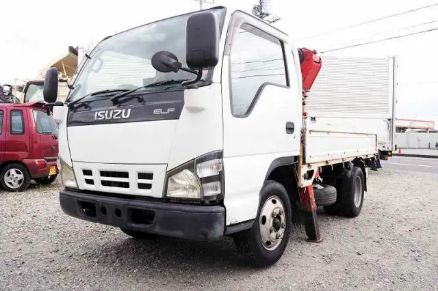 いすゞ エルフ PB-NKR81A(2WD)の写真1