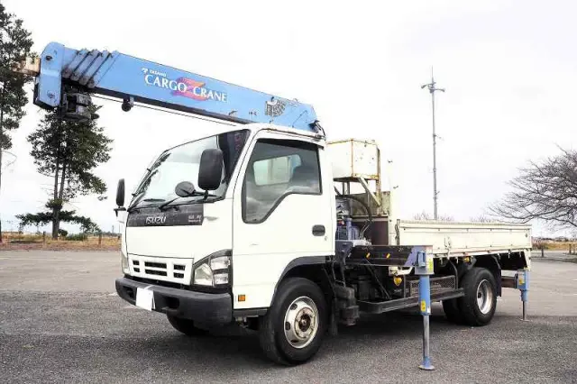 いすゞ エルフ PA-NPR81R(2WD)の写真1