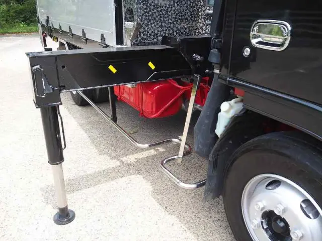 いすゞ エルフ PA-NPR81R(2WD)の写真9