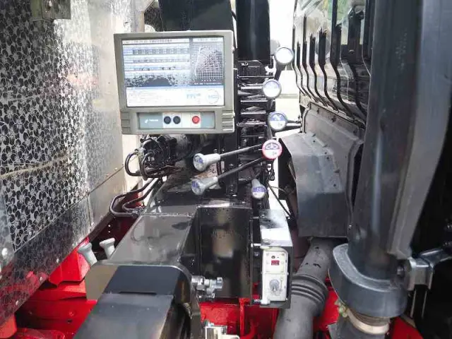 いすゞ エルフ PA-NPR81R(2WD)の写真10