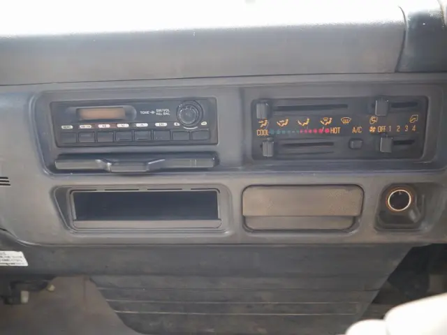 いすゞ エルフ PA-NPR81R(2WD)の写真48