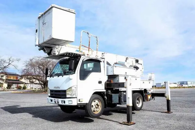 いすゞ エルフ PDG-NKR85YN(2WD)の写真1