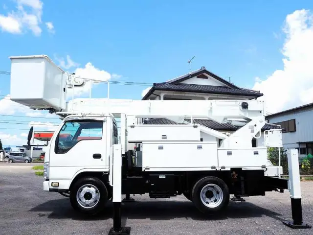 いすゞ エルフ PDG-NKR85YN(2WD)の写真2