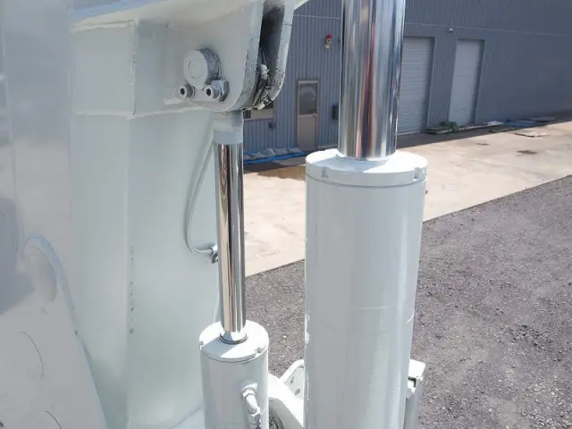 いすゞ エルフ PDG-NKR85YN(2WD)の写真24