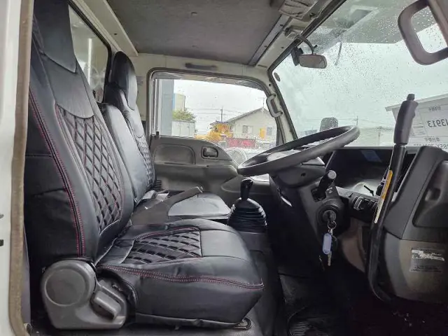 いすゞ エルフ PDG-NKR85YN(2WD)の写真44