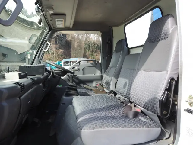 いすゞ エルフ PA-NPR81R(2WD)の写真2