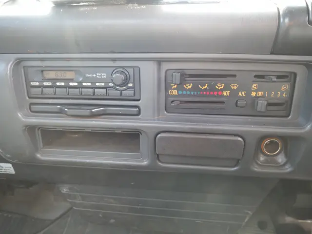 いすゞ エルフ PA-NPR81R(2WD)の写真6