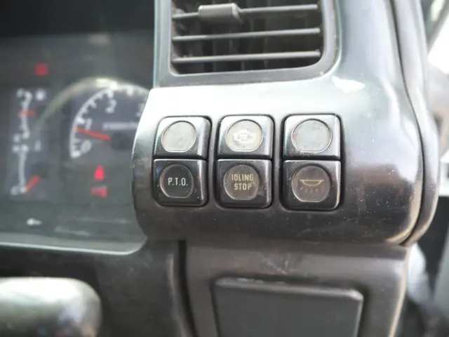 いすゞ エルフ PA-NPR81R(2WD)の写真7