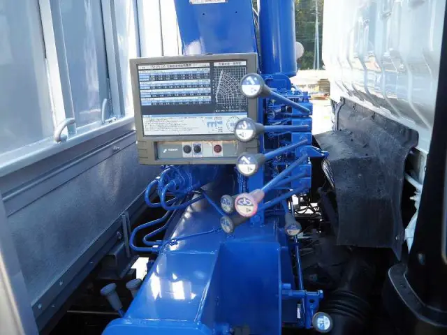 いすゞ エルフ PA-NPR81R(2WD)の写真10