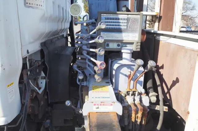 いすゞ エルフ PA-NPR81R(2WD)の写真16