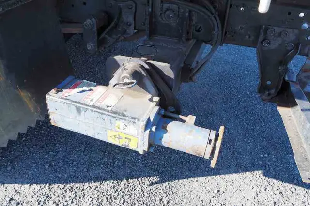 いすゞ エルフ PA-NPR81R(2WD)の写真37