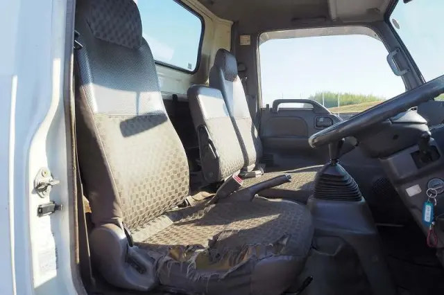 いすゞ エルフ PA-NPR81R(2WD)の写真47