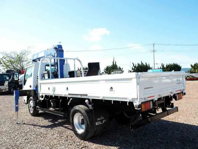 いすゞ エルフ TPG-NKR85AR(2WD)の写真3