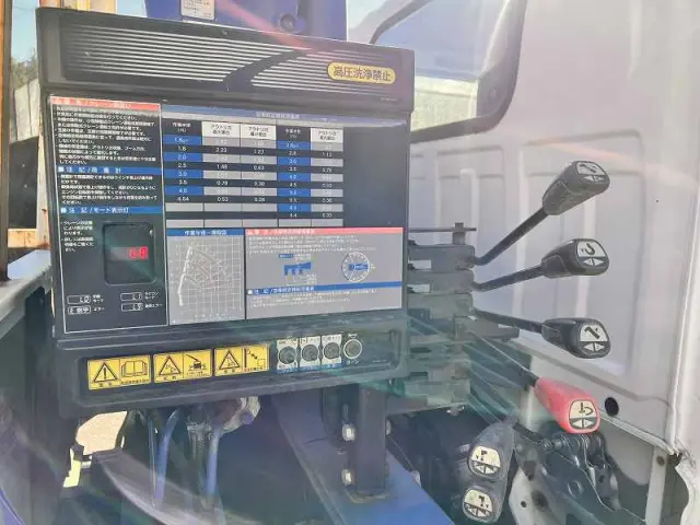 いすゞ エルフ TPG-NKR85AR(2WD)の写真11