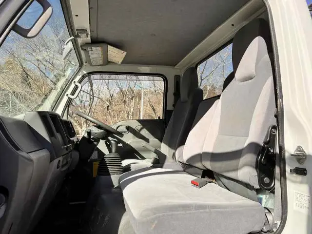 いすゞ エルフ TPG-NKR85AR(2WD)の写真44