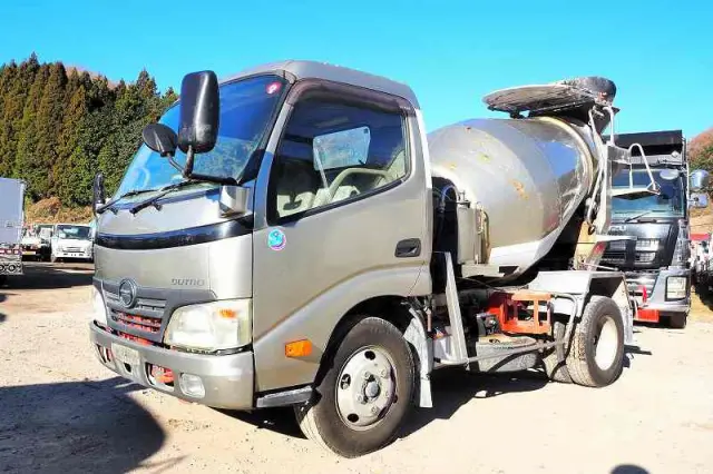 日野 デュトロ BDG-XZU304E(2WD)の写真1