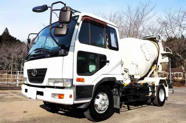 ＵＤ コンドル PB-LK36A(2WD)の写真1