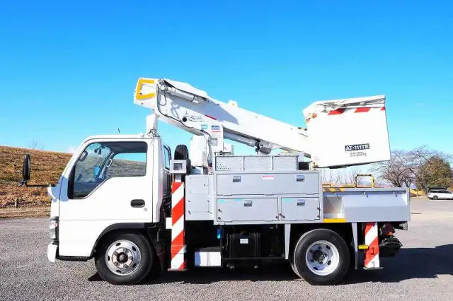 いすゞ エルフ PB-NKR81AN(2WD)の写真2