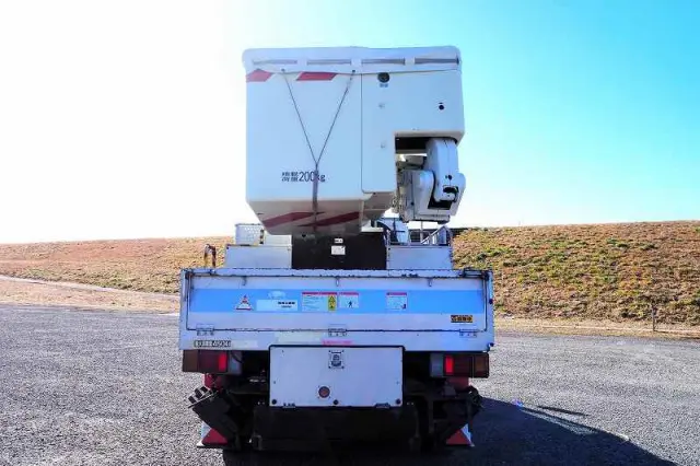 いすゞ エルフ PB-NKR81AN(2WD)の写真4