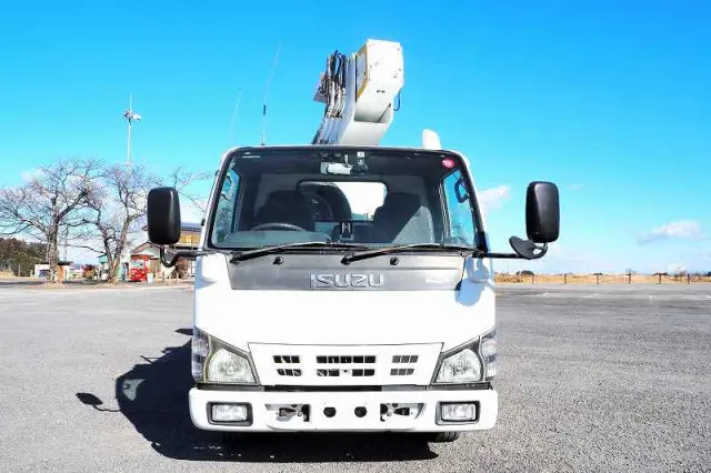 いすゞ エルフ PB-NKR81AN(2WD)の写真8