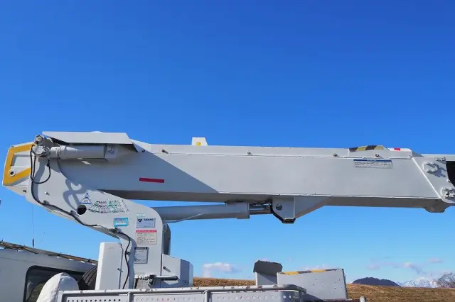 いすゞ エルフ PB-NKR81AN(2WD)の写真9