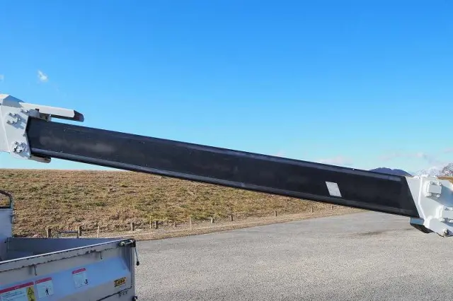 いすゞ エルフ PB-NKR81AN(2WD)の写真10