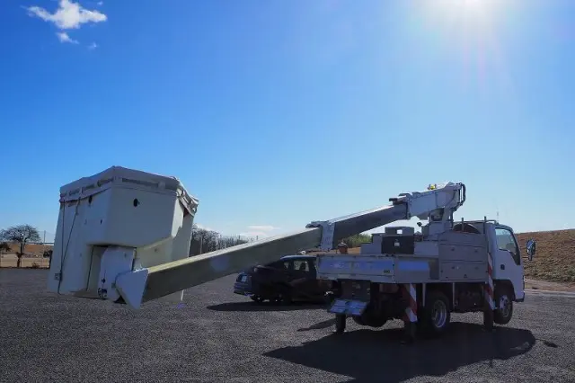 いすゞ エルフ PB-NKR81AN(2WD)の写真15