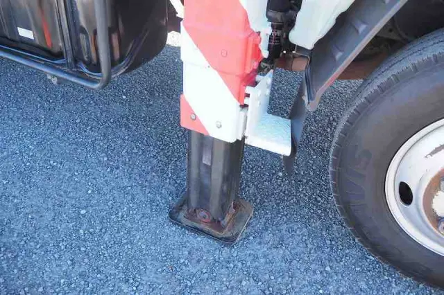 いすゞ エルフ PB-NKR81AN(2WD)の写真17