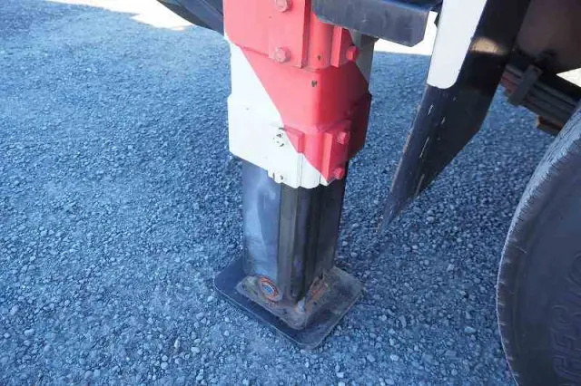 いすゞ エルフ PB-NKR81AN(2WD)の写真18