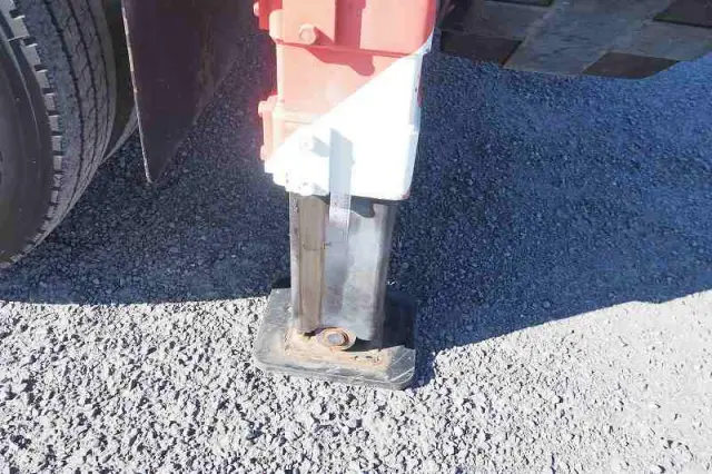 いすゞ エルフ PB-NKR81AN(2WD)の写真19