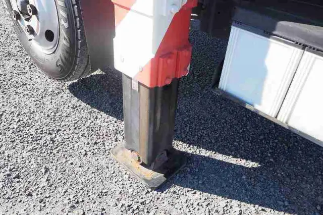 いすゞ エルフ PB-NKR81AN(2WD)の写真20