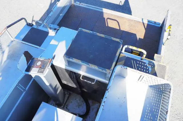 いすゞ エルフ PB-NKR81AN(2WD)の写真24