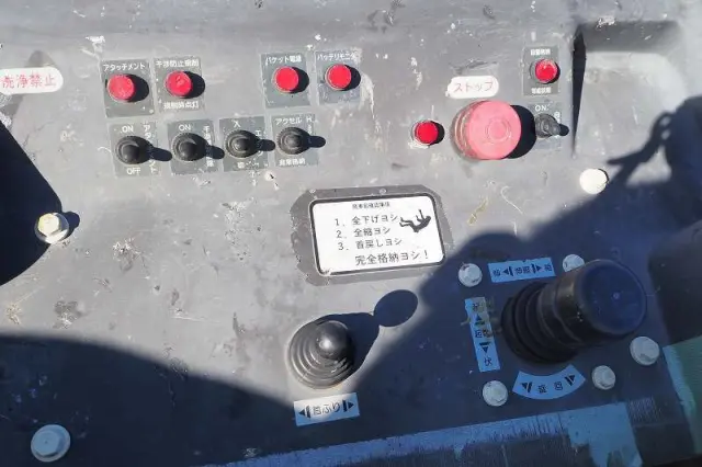 いすゞ エルフ PB-NKR81AN(2WD)の写真25