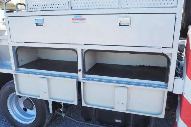 いすゞ エルフ PB-NKR81AN(2WD)の写真28