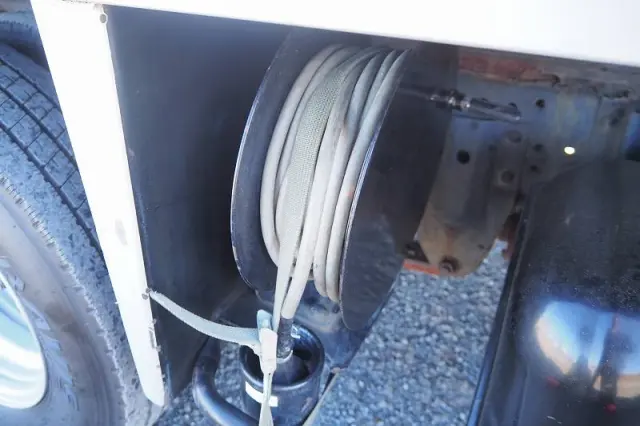 いすゞ エルフ PB-NKR81AN(2WD)の写真30