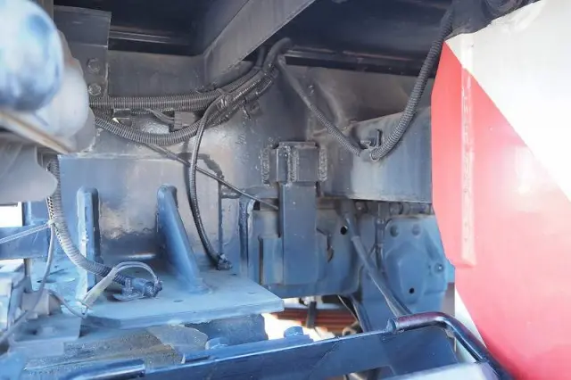 いすゞ エルフ PB-NKR81AN(2WD)の写真32