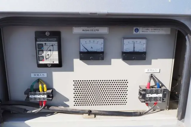 いすゞ エルフ PB-NKR81AN(2WD)の写真38