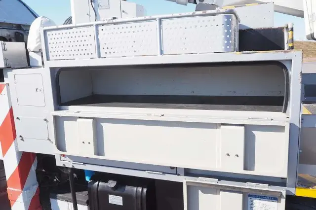 いすゞ エルフ PB-NKR81AN(2WD)の写真39