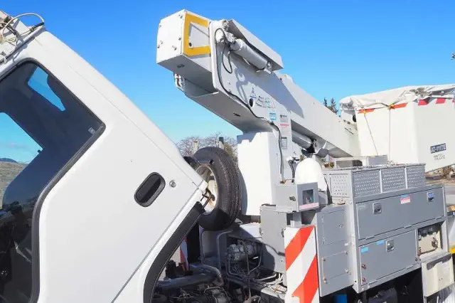 いすゞ エルフ PB-NKR81AN(2WD)の写真44