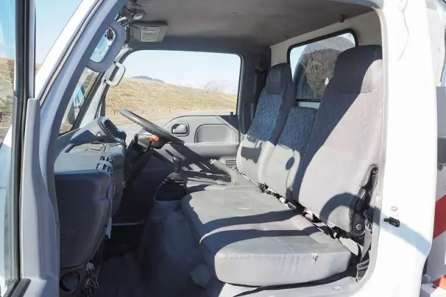 いすゞ エルフ PB-NKR81AN(2WD)の写真46