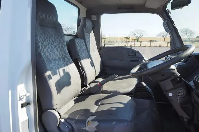 いすゞ エルフ PB-NKR81AN(2WD)の写真47