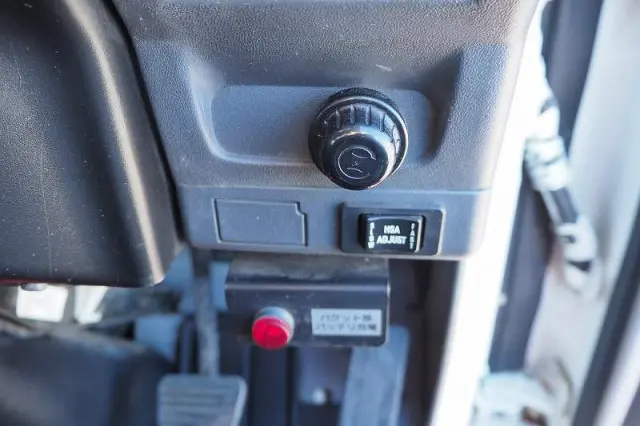 いすゞ エルフ PB-NKR81AN(2WD)の写真48