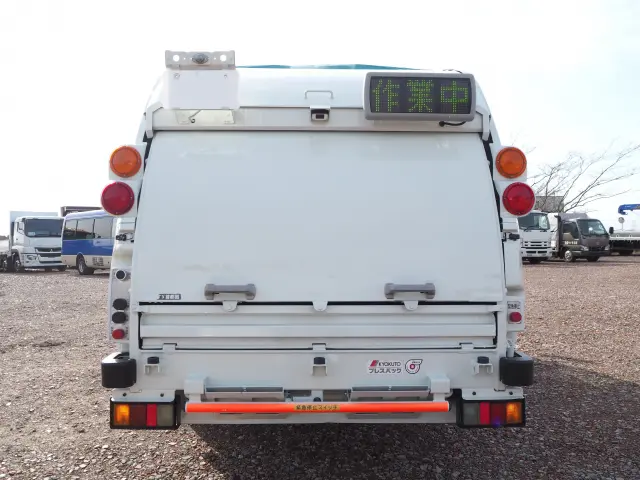 いすゞ エルフ TKG-NKR85N(2WD)の写真4