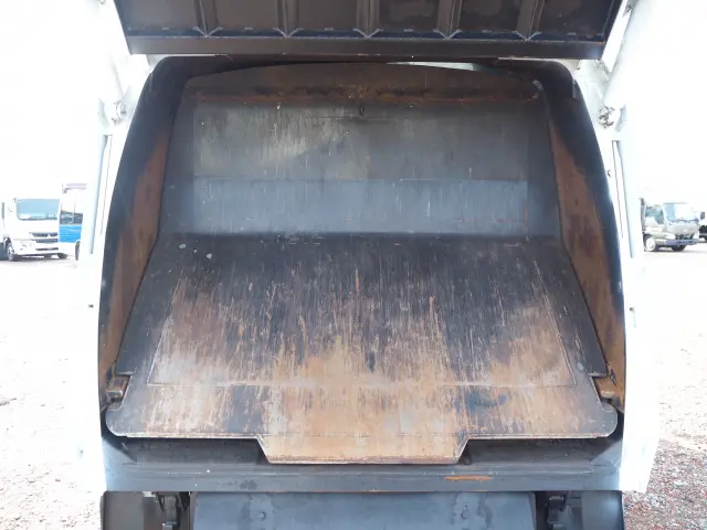 いすゞ エルフ TKG-NKR85N(2WD)の写真13